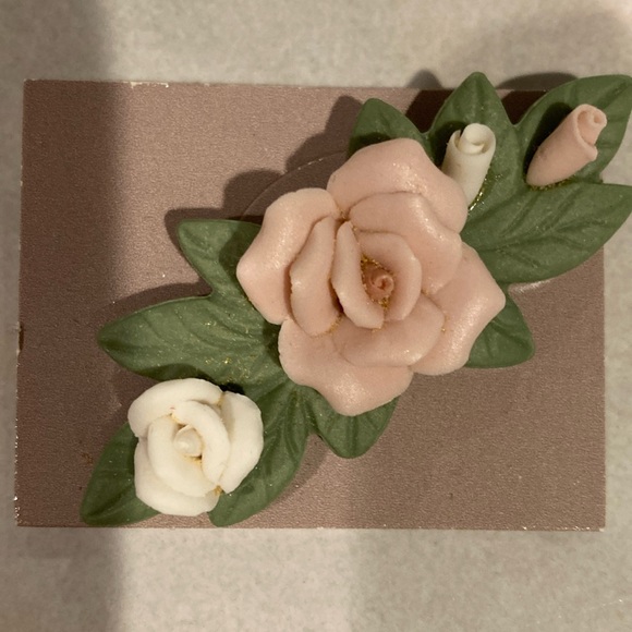 Porcelain Petal Pink Rose Pin Avon Vintage 1987 - Picture 1 of 4